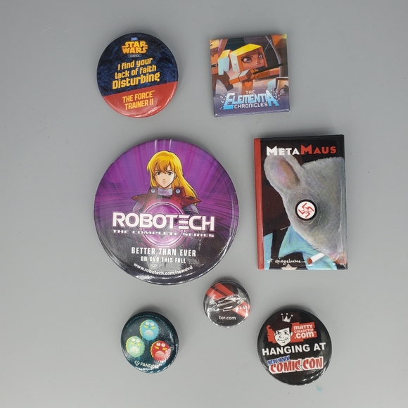 Lot of 7 Comic Con Anime Cartoon Pins - Picture 1 of 5